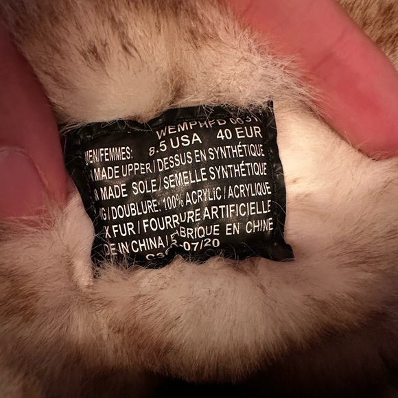 Fuzzy boots - Picture 5 of 5